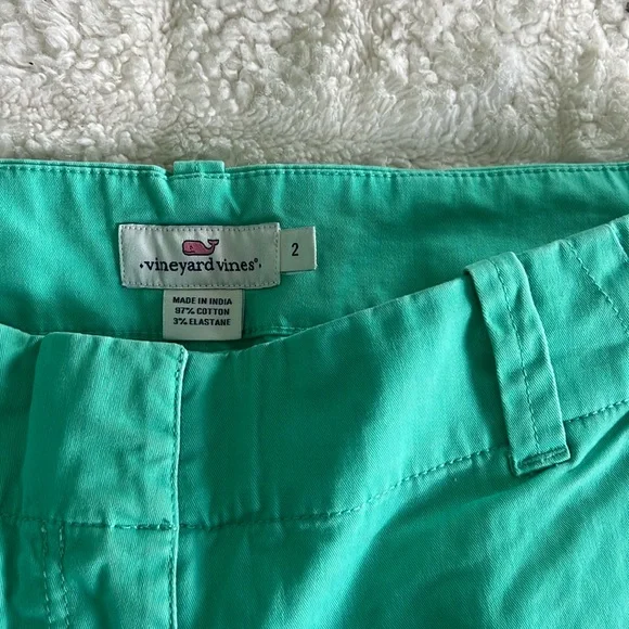 Vineyard Vines, everyday short, women’s size 2 - Picture 9 of 9